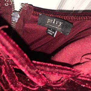 burgundy bodycon dress